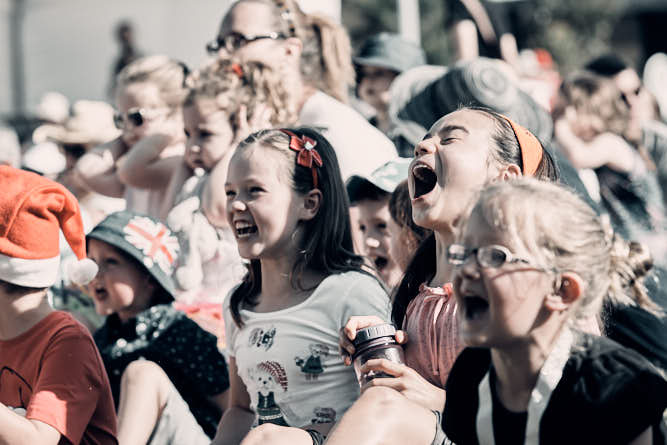 Photography Portfolio by P-O-L-O: Whitehorse-Carols-2014-Who-Can-Yell-the-Loudest-